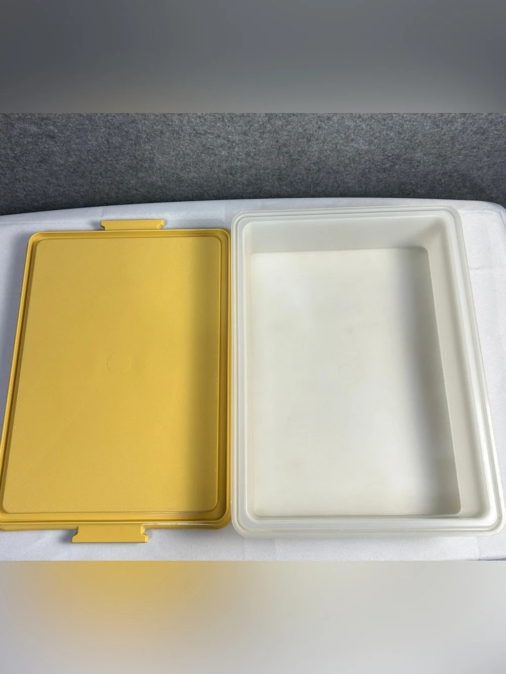 Tupperware Rectangular Fresh N Fancy Cake Taker Carrier Harvest Gold Vintage